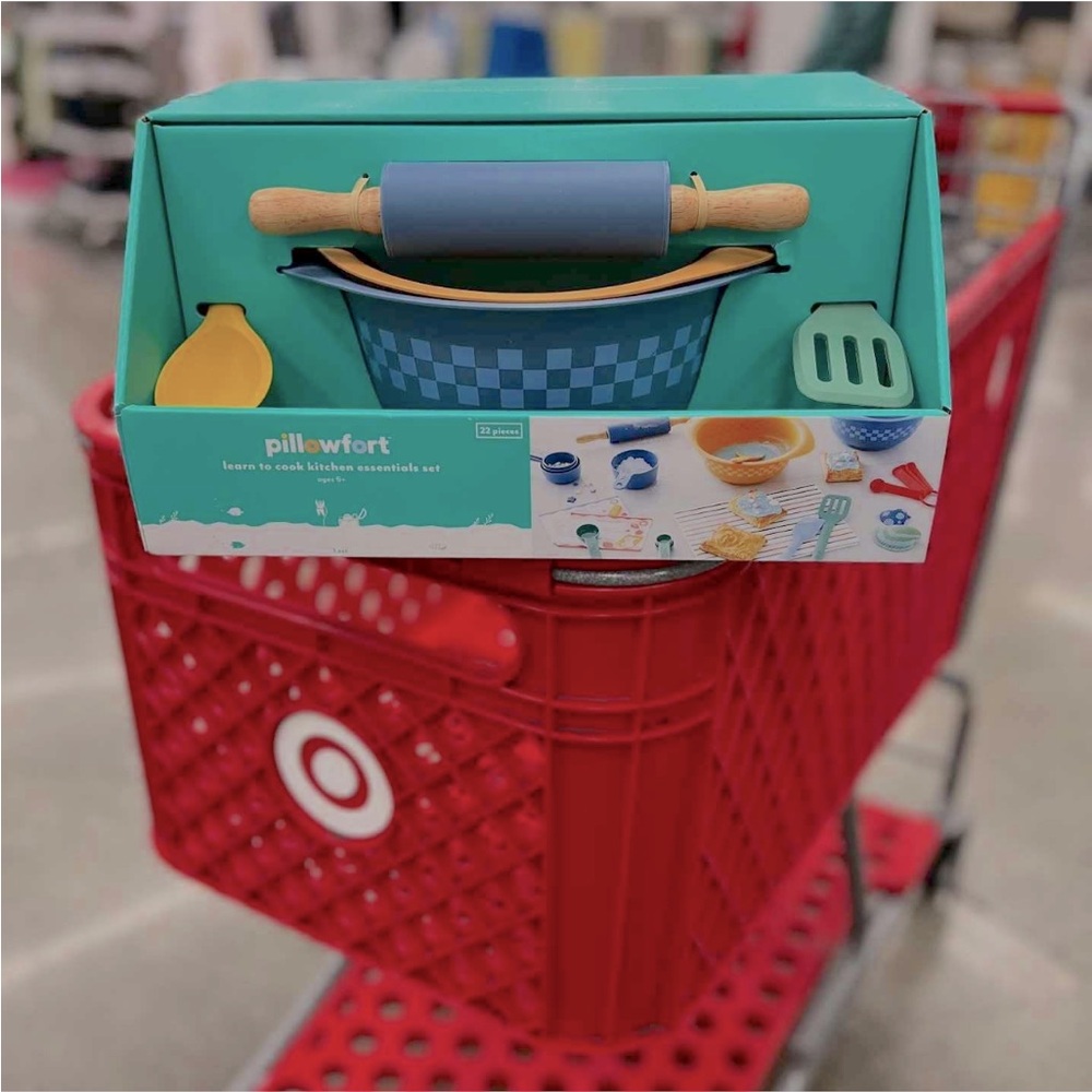 New 22-Piece Cooking Basic Dinnerware Set from pillowfort